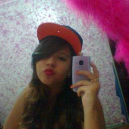 Sou uma menina insuportável , cheia de crises , mas só os verdadeiros me aguentam  e estarão sempre comigo isso eu posso ter certeza