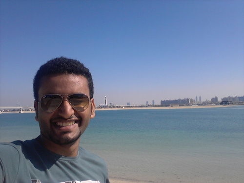 ‏طالب جامعي، متخصص في نظم المعلومات.. لدي طموح كبير.. اسعى لتحقيقه يوماً ما .. محب للتكنولوجيا ، وتطوير الذات.