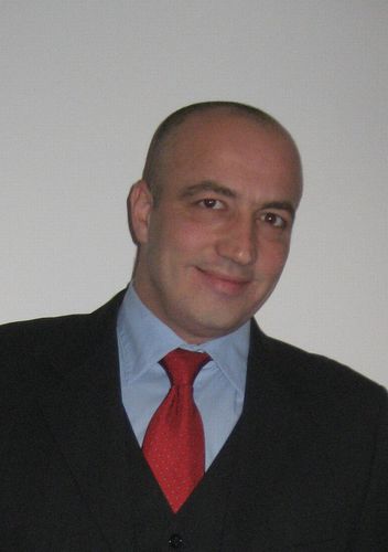 Multilingual sales & (new) business development specialist.