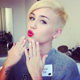 #ItalianFake
@DemiUfficial è solo mia,ed è la mia keppatrice♥
SelGomez_Fak è la mia vicina mlmlml,e la lovvo tanto♥ #single