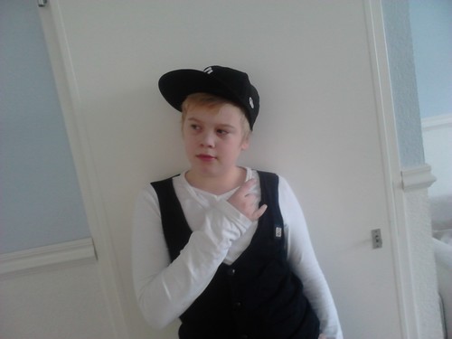 hoi ik ben sam 0__0