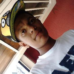 Sou uma pessoa alegre, tenho 14 anos,sou carente,muito ciumento,irônico
 e amo muito minha  insu @Taamyoliiveira