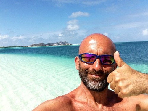 Italian male lover of beauty, of technology, of love and everything that makes you feel good both physically and spiritually