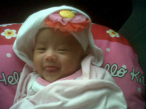 I'm a mom, a wife for my husband and have been studying to be an ophthalmologist (^-^)