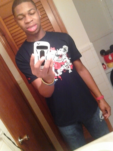 Football is my life/Born oct 28/Class of 2015/Follow me on instagram @ron_nike_kidd