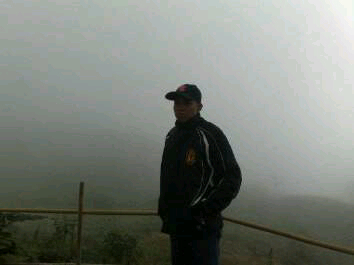 Gratitud y servicio  es lo que me enseñó Dios y  mi familia  a dar, a toda la gente que cree en mis palabras y más aun en mis acciones