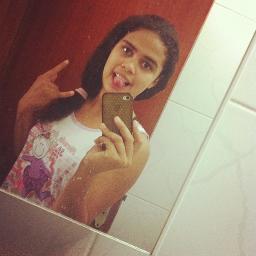 Sou Uma Garota legal simpática e gosto de coisa de rock