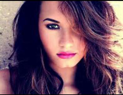 i love demi !! i suffer from depression and anorexia, demi's song keep me strong !! i love everyone and im here if you need to talk !! i follow back !