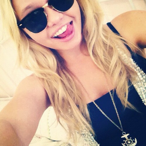 @CodySimpson follow me 05/06/12  and answer me in the video summer serie 7.