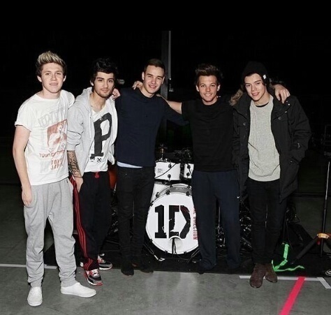 _confirming_1D's profile picture. We confirm numbers, kiks, facebooks, tumblrs, etc. Just ask for a follow and DM us! ONLY CONFIRMATIONS, we don't give out!