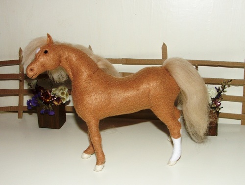 Handmade felt model horses. Made in 1:9 or 1:12 scales. Made with biggest love for horses.
