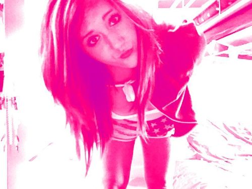 basically im someone youll have to talk to to like.. so follow for one back:B