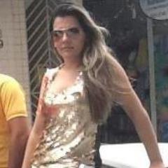 Sou uma pessoa bem resolvida,determinada e sincera ! Estudo Psicologia,gosto de sair com a família e  amigas. Meta,trabalhar Mais.