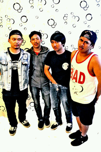 PLAYING PUNKROCK MUSIC!! | OPERATION MM are » @arifdwin  @christaevand @davidtralala @remoedge  | more info » (083870078286) @mugedekcrew  @iwananinuneno