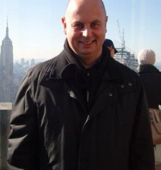 Former fund management marketer from Swindon living North of the border, and shockingly bad golfer.