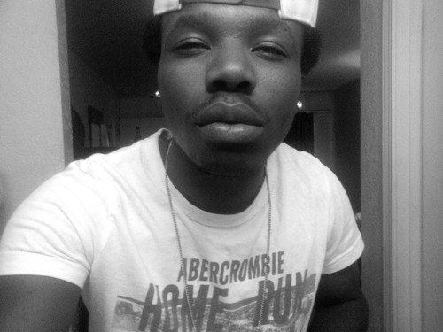 I dont smoke BLUNTS BITCH!! #teampapers Livin that Taylor Life. Hit that FOLLOW button!!! Or not..really dont matter! HA! #teamPAPERPLANE #ObeyReality