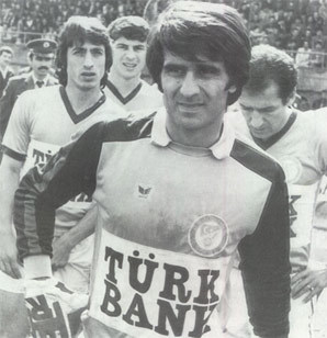 Sadece paranın deger sayıldıgı duzene mertce bır ıtırazdır Trabzonspor... 2010-2011 Sezonu Şampiyonu TRABZONSPOR'dur. Şenol Güneş #1