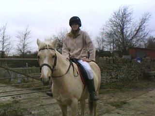 i like twilight,harry potter,hunger games, vampire diaries, Buffy,angle and i love horses riding at westbury and widbrook and i love jumping millie