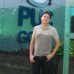 Goiano, 29 anos, Economista e Esmeraldino.