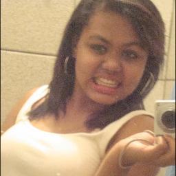 ' , Quem conhece um sorriso de verdade sabe que nem todo palhaço é feliz. :3 -
