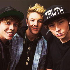 Facts sobre Emblem3 // 4tos en TXF USA 2012 // Todos los hechos en Favoritos//
Keaton nos siguió el 13/12/2012
Keaton nos respondio el 12.02.2013