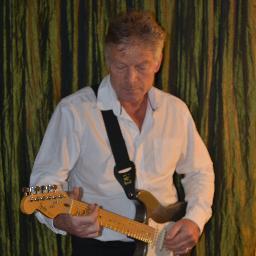 Professional Guitar/ Vocalist / Entertainer. Playing popular music throughout Cornwall & Devon.