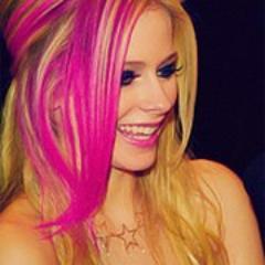 Amo a Avril Lavigne ,tipo sou muito fã dela !