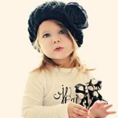My Names is Amelia I 2 I only has a Mommy now tause Daddy left us My mommy is @Smexy_Chloe I is her little cupcakes