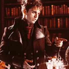 Tendero de verduras frescas y precocinados de Storybrooke. Merodeador nocturno.