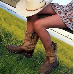 shescountryyy7's profile picture. Small town kinda girl. Anything camo you can bet I'll love. Obsessed with country boys, jacked up trucks, & huntin and fishin'. #CarolinaGirl