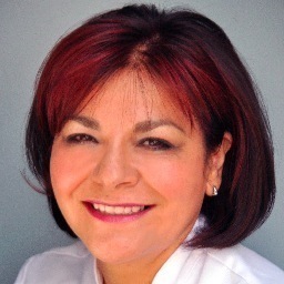 Owner and Top Aesthetician at Advanced Skin Care Clinic in Edmonton, specializing in treatments for problem skin, rosacea, acne, fine lines and wrinkles.