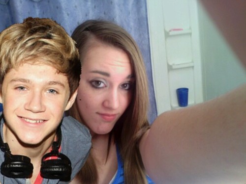 Hi im nicole im 14 i always folow and unfollow back and i'll always be a #directioner,#brat,#belieber,#arianator and im easy to get along with:) follow limit :(