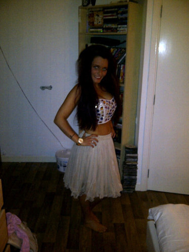 My names carrie and stay in edinburgh. Loving my life just now!! :) Mobile beauty....Hair Extensions, Teeth Whitening, Nails, Spray Tan, Eyelashes... :)