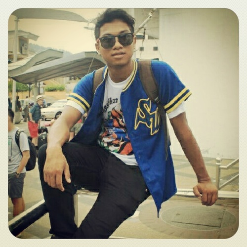 ZairulE's profile picture. ''gelak tawa membawa ke bahagiaan''