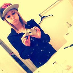 ShipWreckedLove's profile picture. My name is Ashley. Sup? @AshleyKlongg is not me. I was hacked. This is my new twitter. follow (: