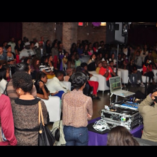 The heART Gallery is a monthly presentation of the cultural arts. Music, Fashion, Poetry and Art are showcased in an eclectic environment.