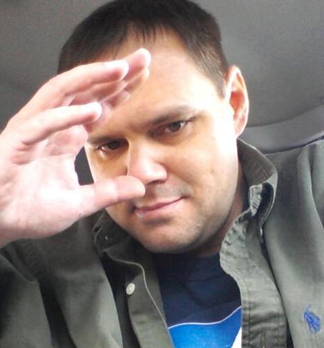 I'm just deaf guy & use ASL.Live fulfillin' life.Searching Twitters that are any relate to my hobbies/interests also reachin' out decent deaf people&its world.