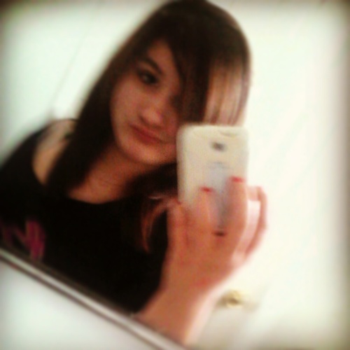 follow dis chick an ill follow back! goal: 100 followers. my motto is live while your young