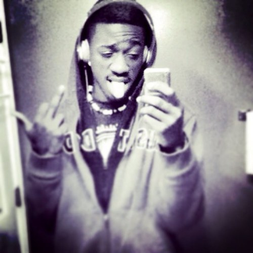 Luke bryan is My Favorite Artist And imA Flat Out Country Boy , 
  R.I.P TWAN( TEAM TWAN TUFF) TILL THE END!!!