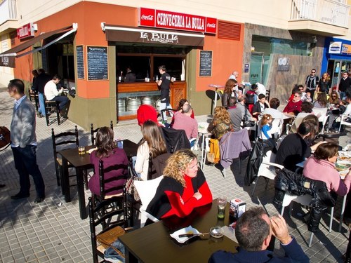 Labullacordoba's profile picture. Cervecería dedicada al vino. Venid a tomar unas buenas tapas y vuestra copa de vino en:
Avenida Isla Fuerteventura 62, Córdoba, España