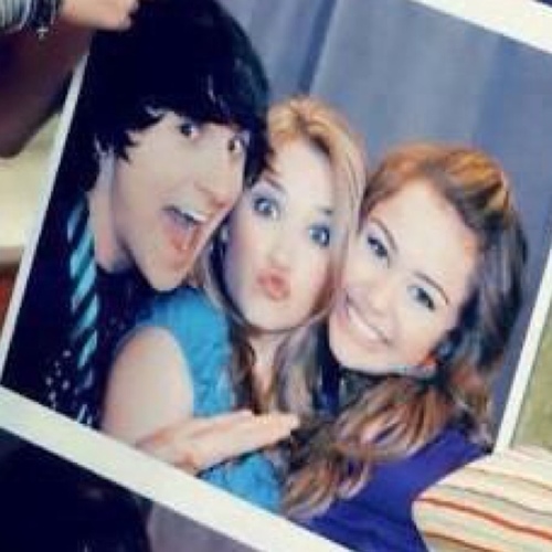 洋楽垢☜(∵ ☜) Miley Cyrus love♡小学生の頃からMileyが大好き。Disney channel stars loooove:)洋楽大好きです。洋楽/kぽ好きな方please follow me:)  follow⇒@plz!!