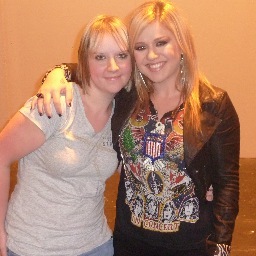 Proud to love Kelly Clarkson!