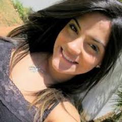 E graças a Deus que o seu amor não me faz tão mal,e o meu coração ainda bate igual, e agente se encontra em outro carnaval o mundo é tão pequeno afinal. ¨ (♪♪