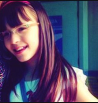 Amo a @larimanoela. Apenas