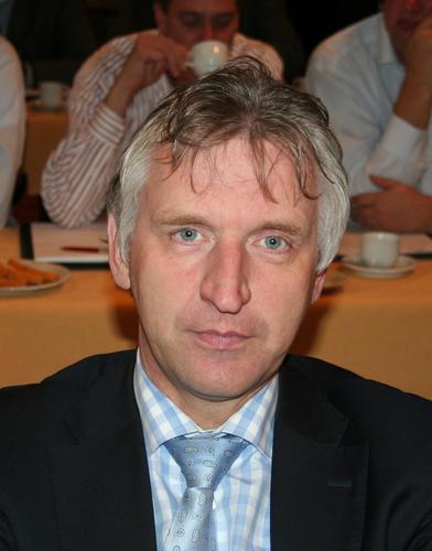 Gedreven.Gelukkig getrouwd, 3 zoons en 1 dochter, voetballiefhebber.