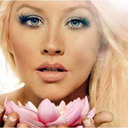 LouraAguilera's profile picture. 