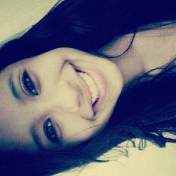 17 aninhos , complicada & feliz , por enquanto é só :D  ... Ahh e COMPROMETIDA rsrs . . .  && 
 FIM ;*