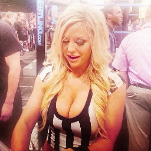 RefTaryn's profile picture. Hey it's (not the legit) Taryn , I'm currently working as a Referee. \RP/FL/