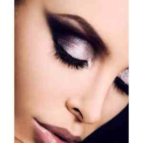 Fully Qualified & Experienced MAC Makeup Artist - Specialising in Photographic, TV, Fashion, Bridal, Special Occasion & Theatrical Makeup.