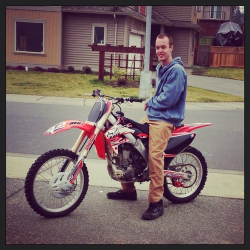 HuxhamNick's profile picture. I like to sing Country.